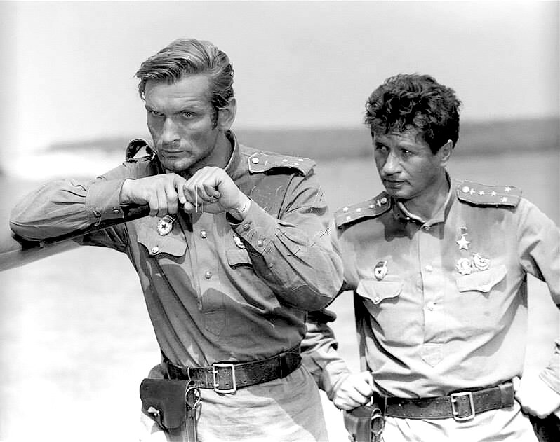 Сильный кадр - Что с тобой, Серёга?!   А потом уже ближе к концу фильма: "Будем ЖИТЬ!!!"