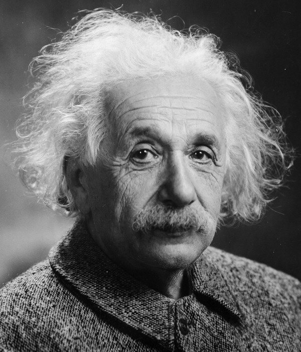 Альберт Эйнштейн. Источник https://cdn.pixabay.com/photo/2016/01/17/14/23/albert-einstein-1144965_960_720.jpg