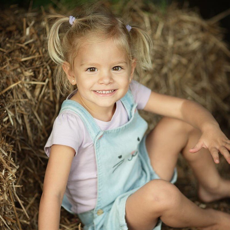 Алиса брагина модель. Маленькая красивая девочка алиса с чёрными волосами. Алиса маленькая. Алиса егорова. Алиса мозалева.