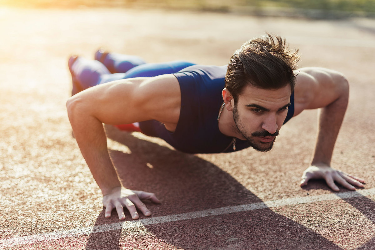 Может отжимания со своим весом и не дают силы, но кто сказал, что они не подойдут для разминки?