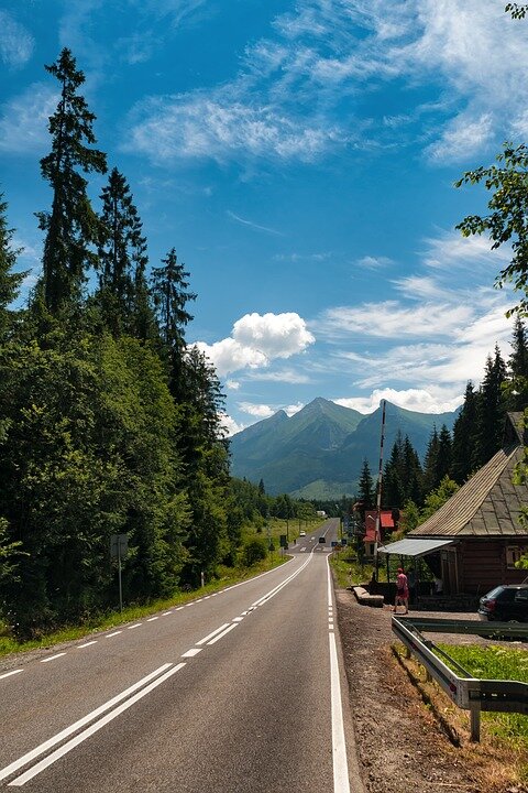 https://pixabay.com/photos/high-tatra-border-poland-slovakia-2444675/