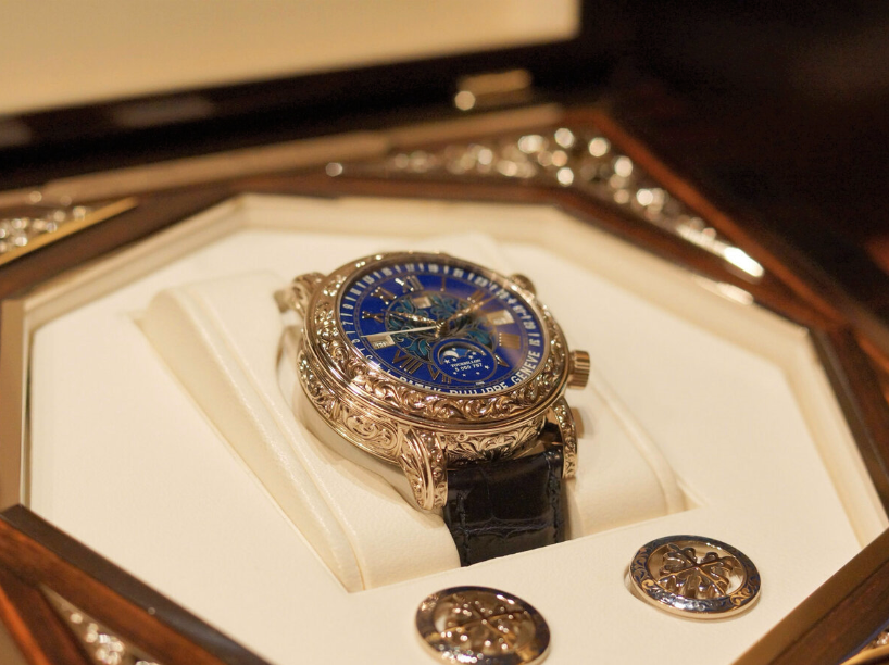 Золотые часы от Patek Philippe