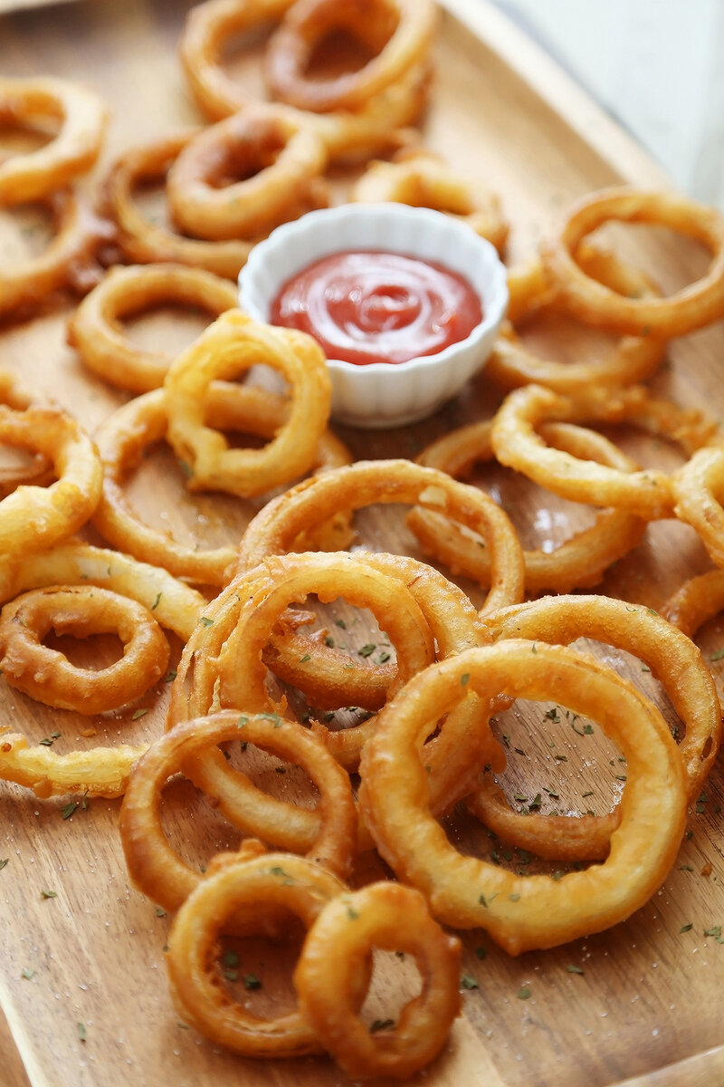 http://www.thecomfortofcooking.com/wp-content/uploads/2017/10/Crispy_Foolproof_Onion_Rings-1.jpg