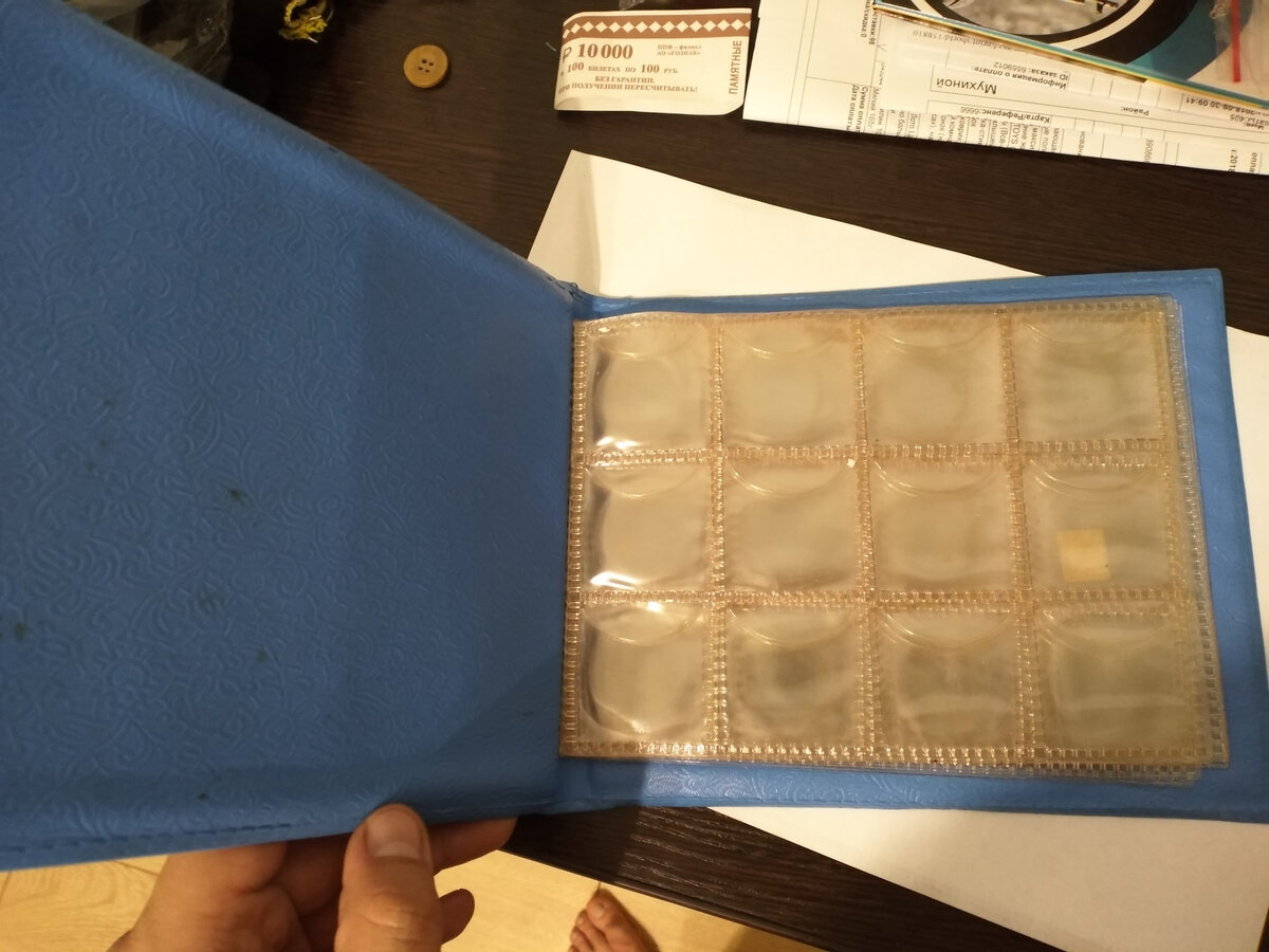 В нем и лежала коллекция до сегодняшнего дня.