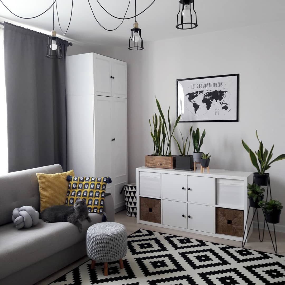 Шкаф нам достался, так сказать, по наследству от бабушки жены двоюродного брата (как всё сложно 😂)