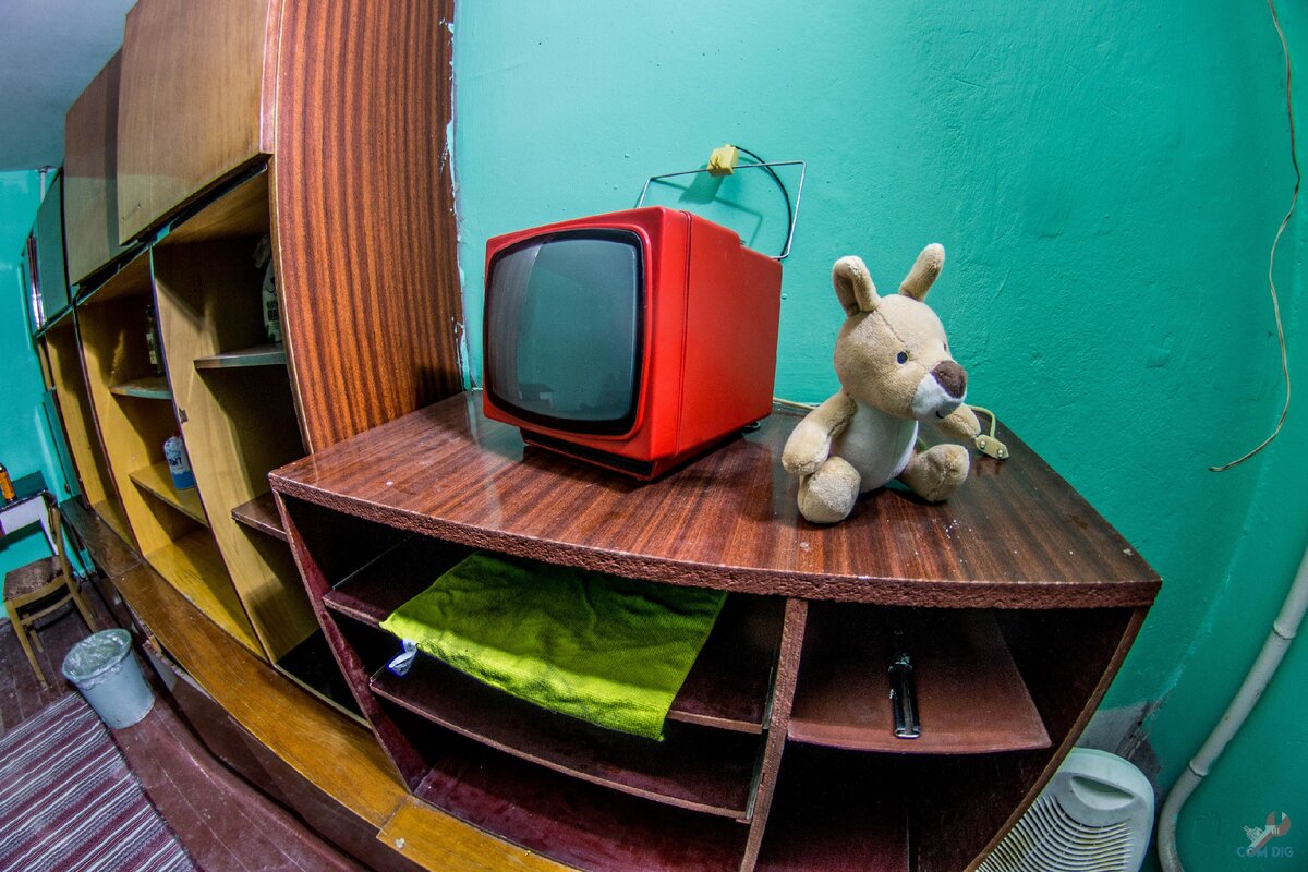Квартира в Припяти, где можно жить! Рабочий телевизор и обогреватель очень удивили