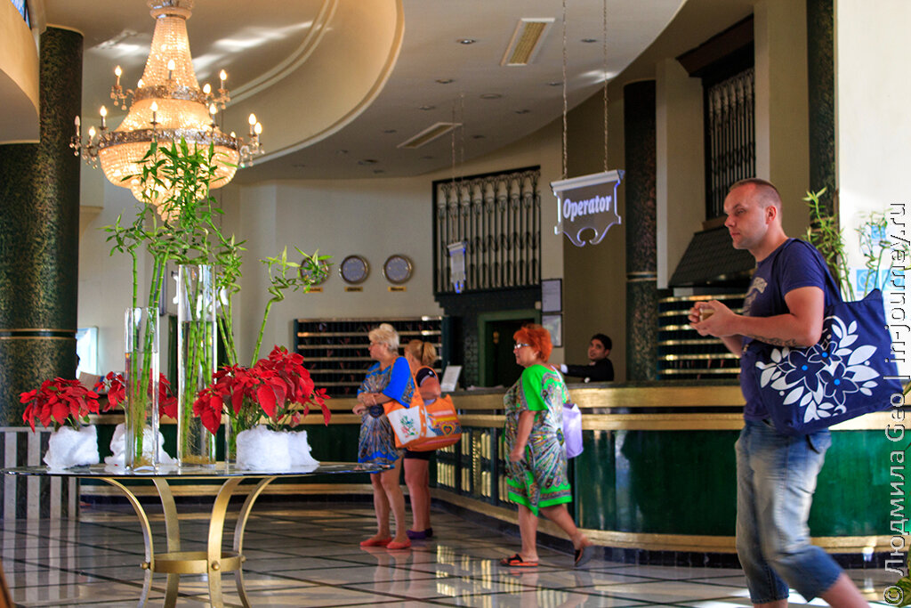 Ресепшн отеля. Фото с моего сайта in-journey.ru