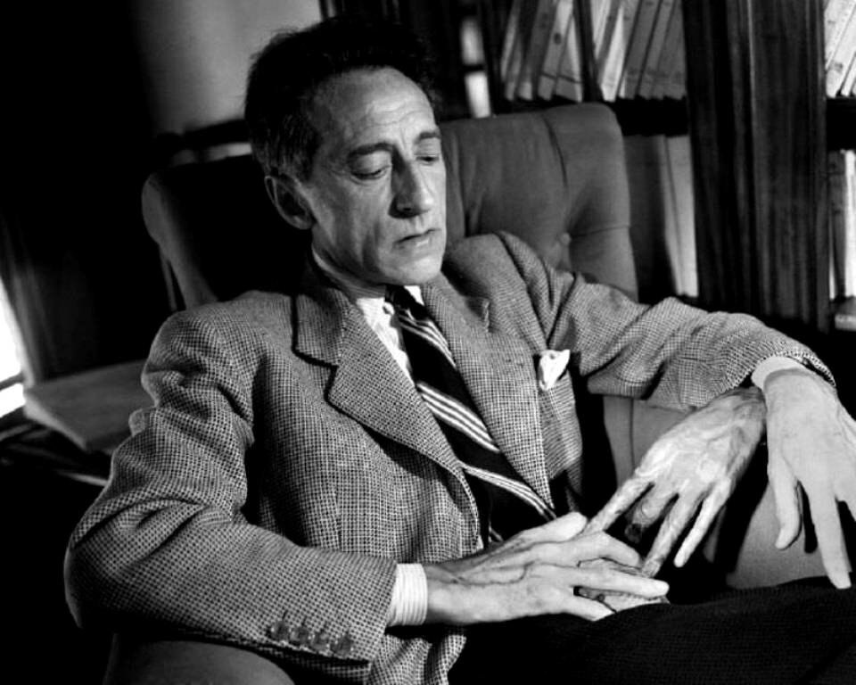  Французский писатель, поэт, драматург, художник, сценарист и кинорежиссёр. Одна из крупнейших фигур французской культуры XX века. 