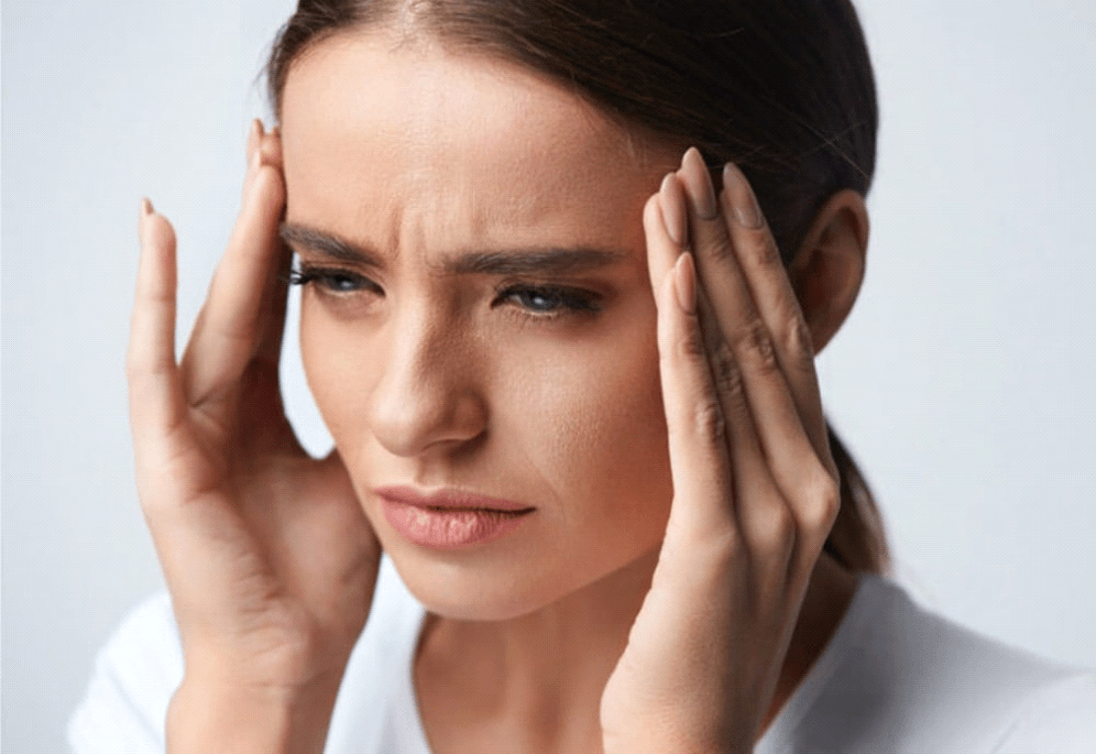 Приятный юморной вечер с близкими друзьями, все так душевно… И тут сильная головная боль резко отвлекает вас от всеобщего веселья. Наверняка, многим подобная ситуация очень знакома. Что же делать, если боль застала врасплох? И откуда она взялась? Ответы на эти вопросы вы прочтете в нашей статье. Ведь сегодня мы расскажем о разновидностях головной боли и как избавиться от этой проблемы.