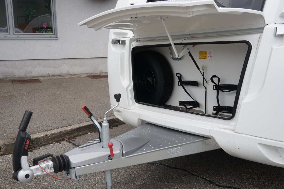 Газовый отсек. Баллоны не стоят, но есть запаска