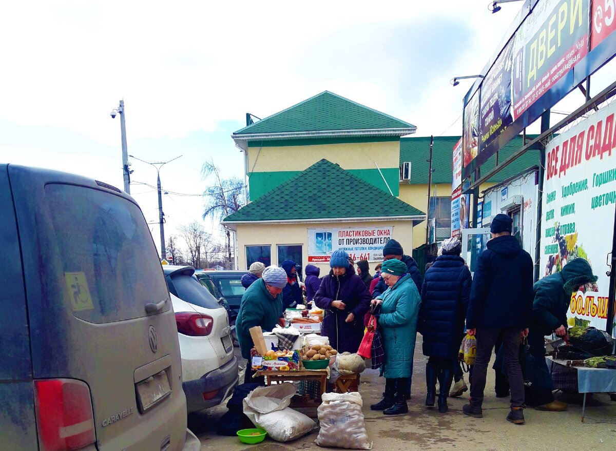 Удивила местная чувашская Ярмарка Южная: дрова колотые, советские формочки  и лапти, показываю, что народ продает | Под зонтиком | Дзен