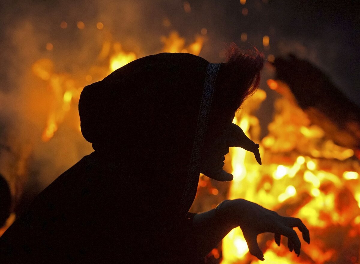 Walpurgis night. Вальпургиева ночь. Вальпургиева ночь праздник. Вальпургиева ночь ведьмы. Вальпургиева ночь фестиваль
