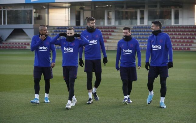 Фото: MarcaИгроки «Барселоны» ответили отказом на предложение боссов каталонского клуба пойти на понижение заработной платы на время эпидемии коронавируса. Об этом сообщает британская пресса.
