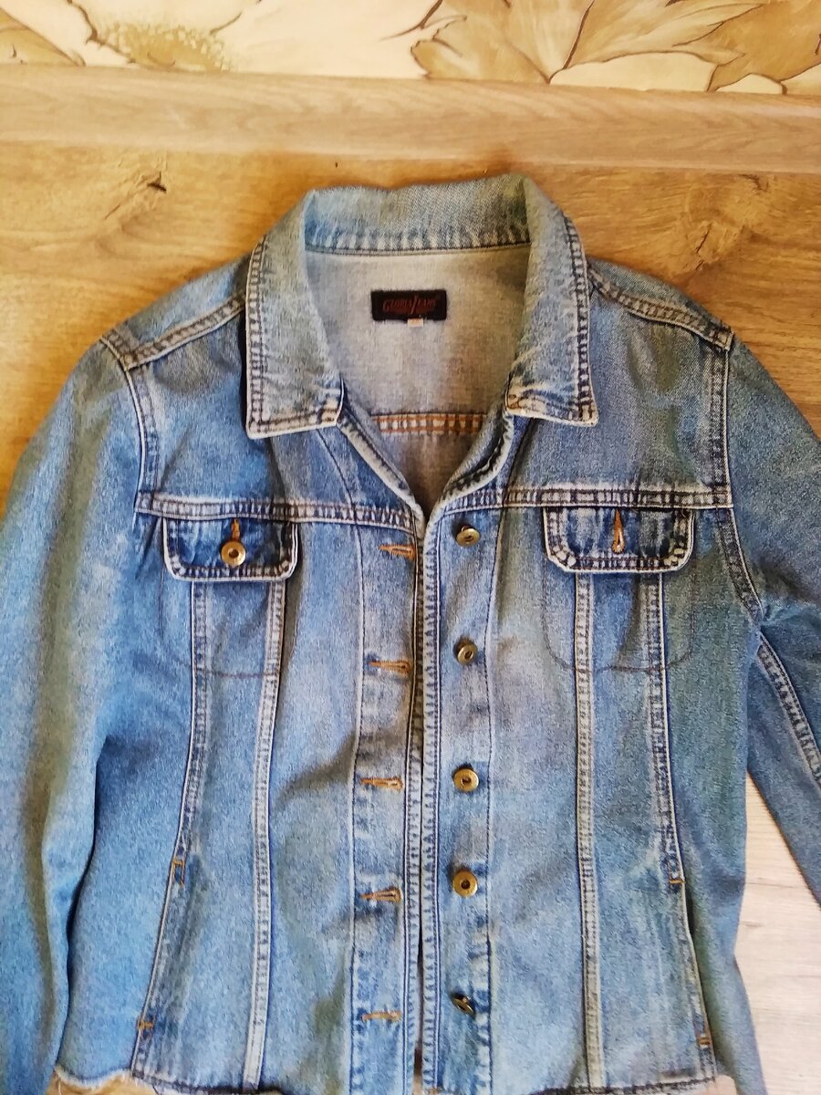 Этому пиджаку лет семь.