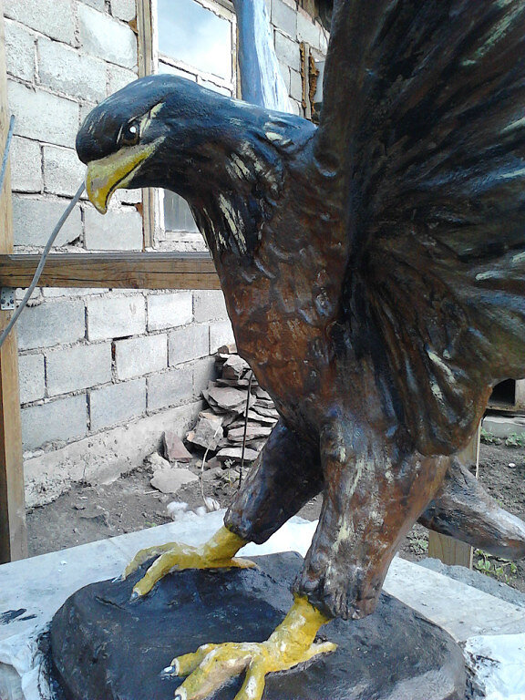 Скульптура из пенопласта: Взлетающий орел