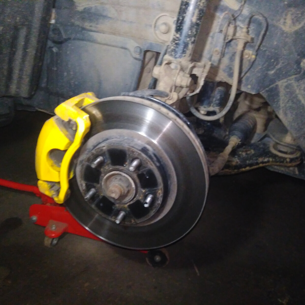 Колесо снято и мы непременно должны воспользоваться эим моментом.