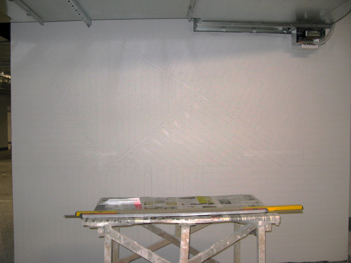 Сначала разметка карандашом