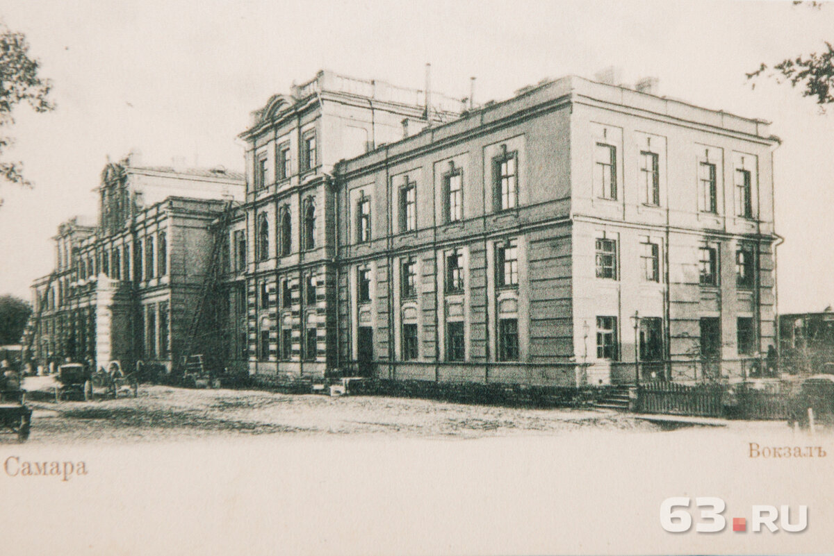 Первое здание было построено в итальянском стиле