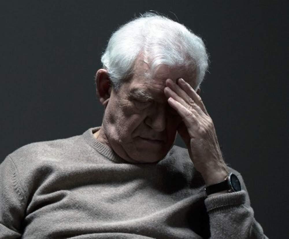 Лечение депрессии у пожилых. Пожилые люди. Депрессия у пожилых. Старческая депрессия. Депрессия у Стариков.