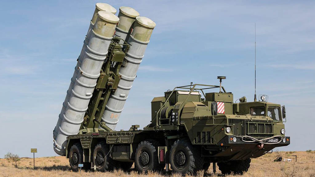 Российский ЗРК С-400 
