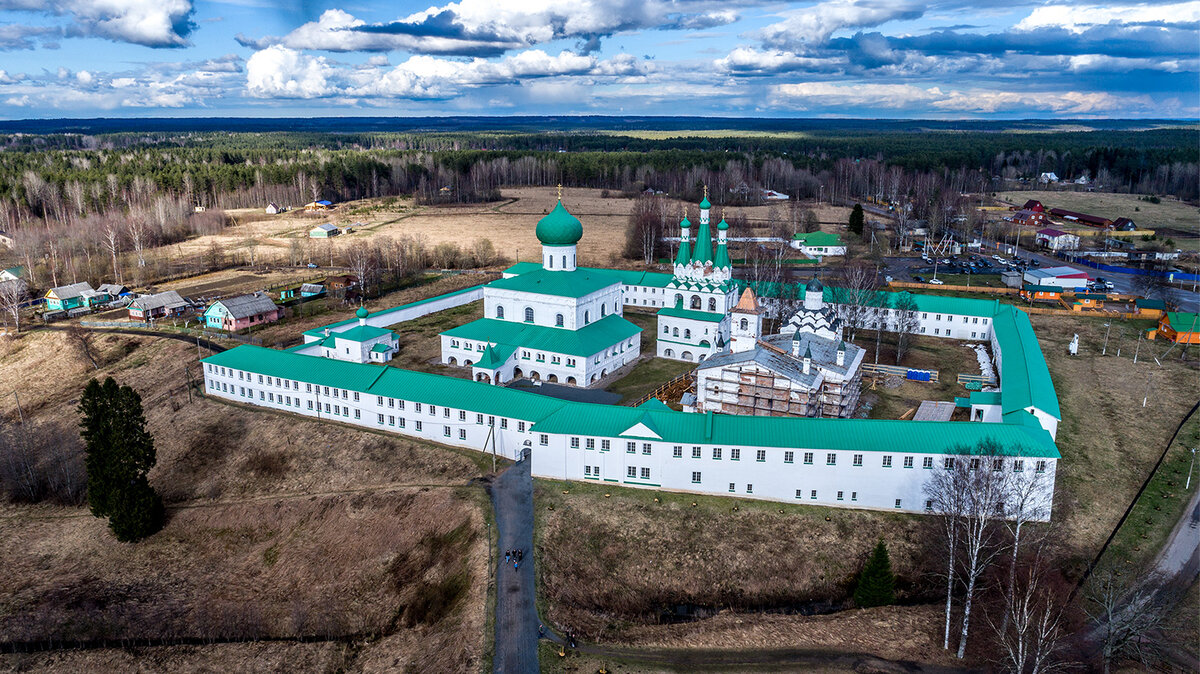 Где находится свирский замок Самые почитаемые православные святые. Когда к ним обращаться за помощью. FUN Дзе