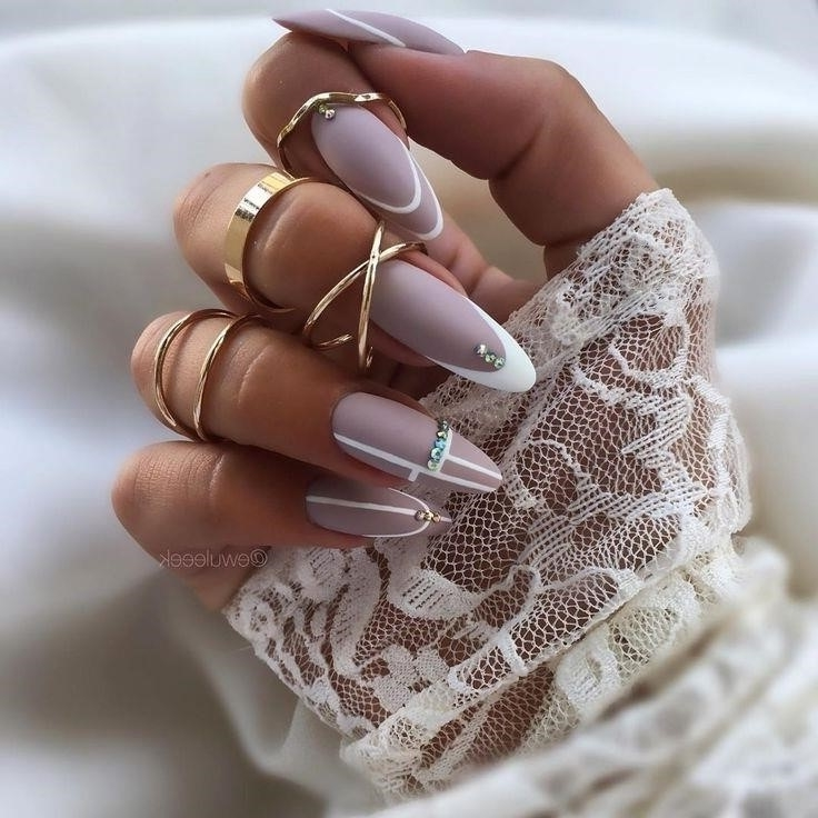 Матовый маникюр как всегда красив...