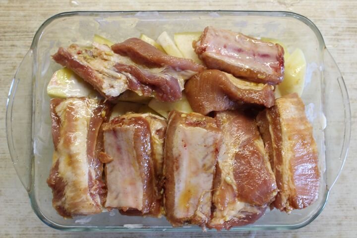 Свиные ребрышки в духовке с картошкой в духовке рецепт с фото пошагово в