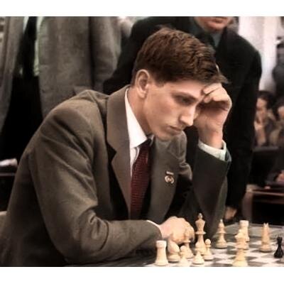 Фишер перестал платить налоги (ненавидел США), у него появилась мания преследования. Он жил во многих странах, несколько раз женился и разводился, и даже успел отсидеть срок в тюрьме. Ведя затворнический образ жизни, Бобби изредка переписывался со знакомыми из прошлой жизни, но в основном колесил по миру и откровенно чудил. Иногда давал интервью, неся откровенную чушь (например, оправдывал Гитлера), получал цитируемость, а потом снова исчезал. Очевидцы утверждают, что Бобби так и не смог найти свое место в жизни. Все что ему было нужно – это шахматы, и когда он перестал играть, он перестал жить.  