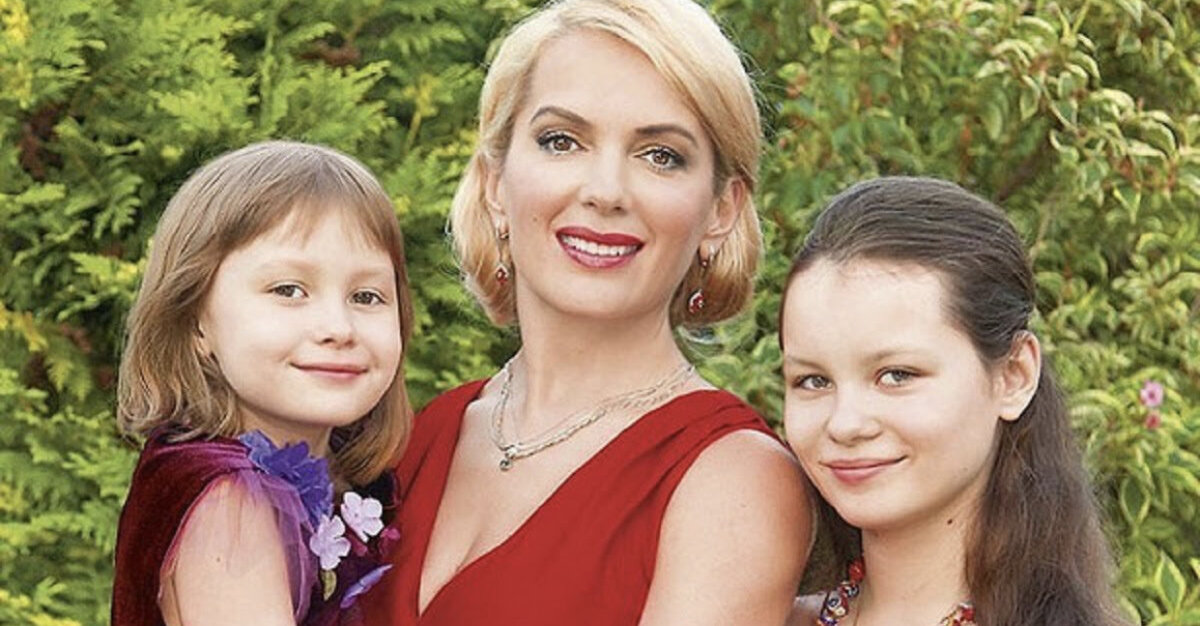 На фото Мария Порошина и две её дочки. Источник фото: Яндекс.Картинки 