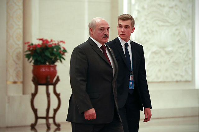 Александр Лукашенко и его сын - Николай Лукашенко.