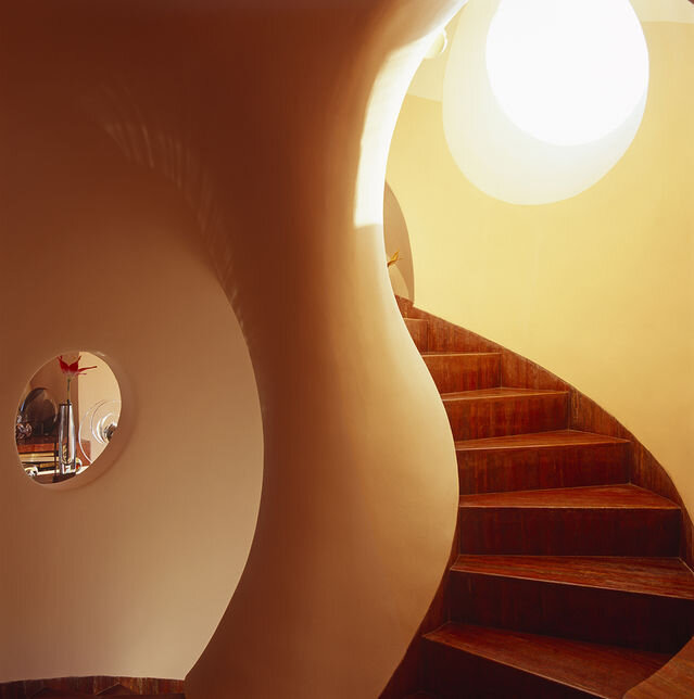 Номера с кривизной оцениваются как более приятные и могут активировать эмоциональные и мотивационные центры мозга.