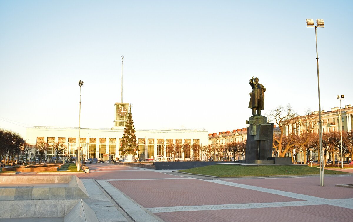 Памятник В.И.Ленину на площади Ленина