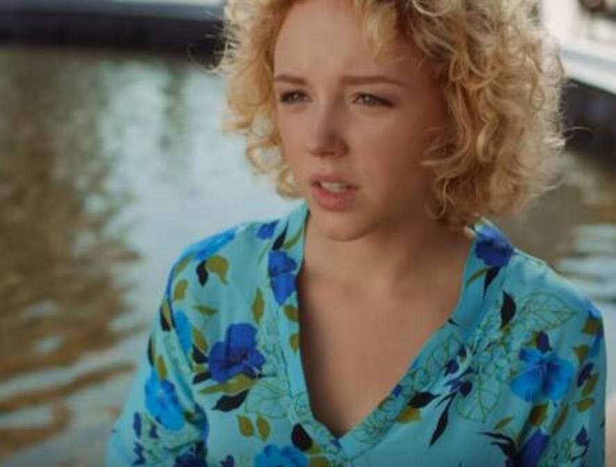 Анастасия, внучка Валентины Талызиной (фрагмент сериала "Тонкие материи")