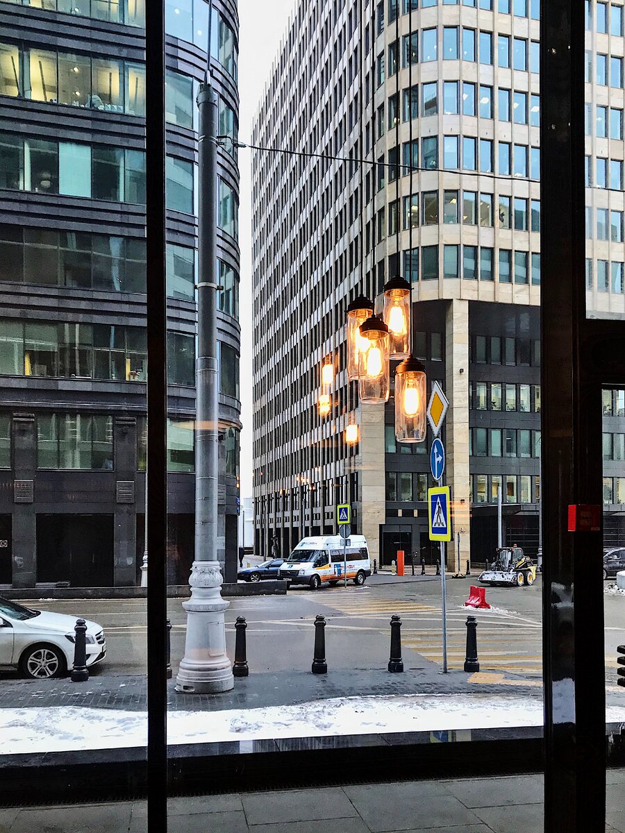 Популярность этого заведения не оставляет вопросов: сотрудники близлежащих офисов - завсегдатаи Бостона!