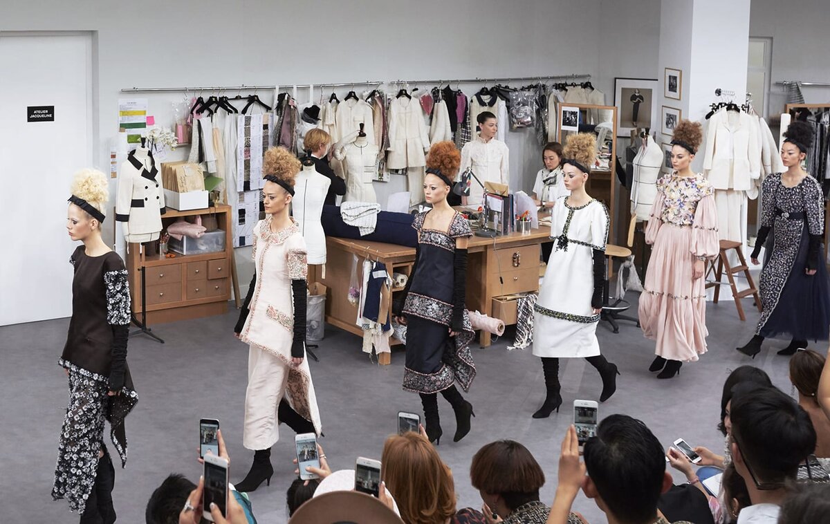 Показ в интерьере ателье