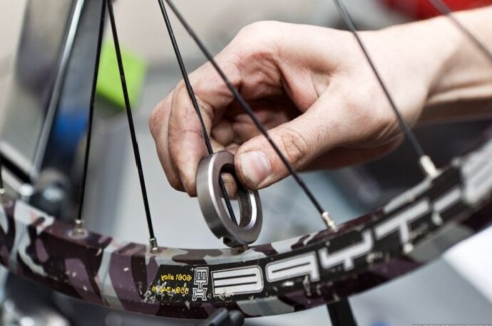 Спицовка колеса