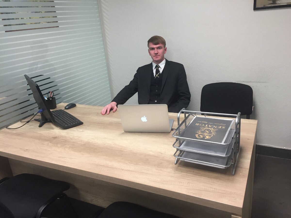 Начало карьеры, СЕНАТОР.