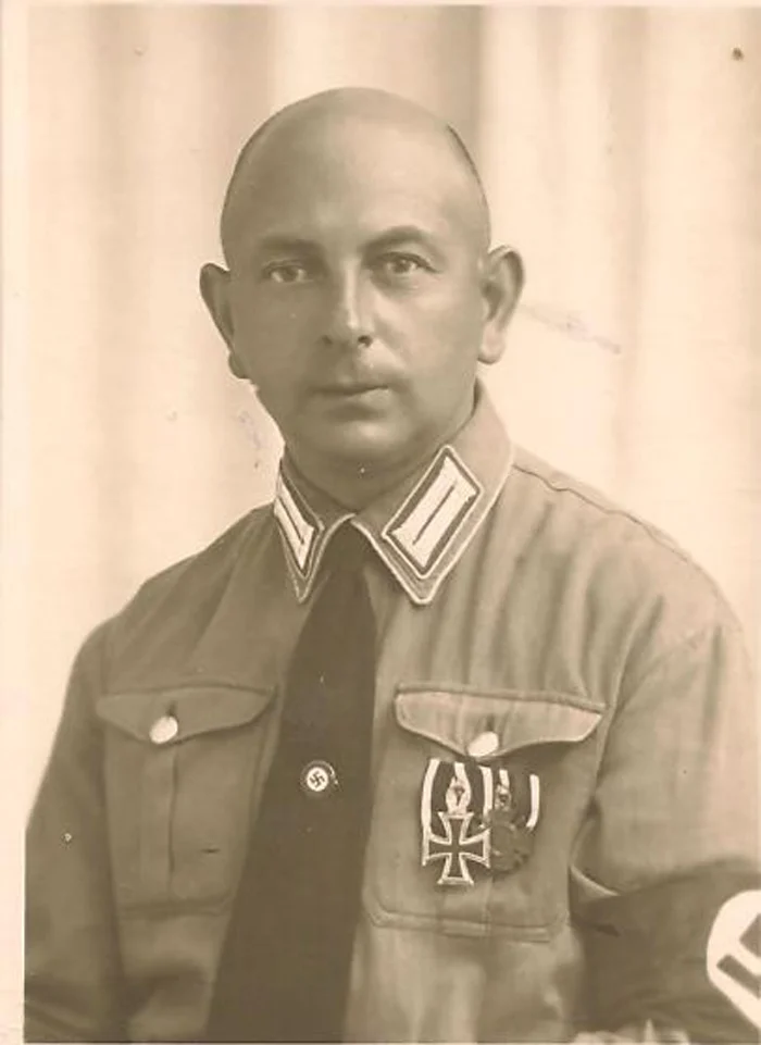 Этот  политический лидер был бойцом Первой мировой войны, награжденным Железным крестом 2-й степени и медалью бойца Гинденбурга