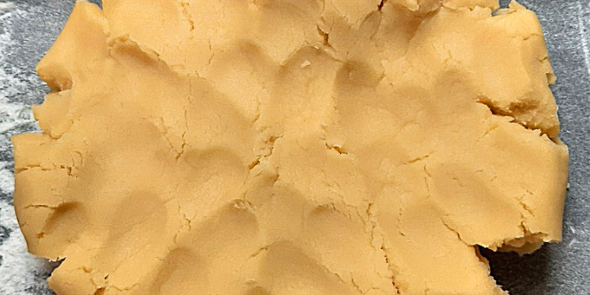 Вот так оно должно ломаться при распределении в форме. Разминайте дальше и соединяйте эти разломы