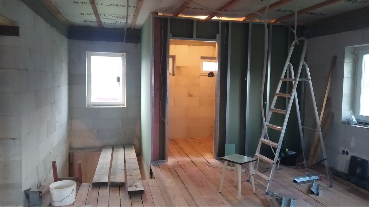 первая из ненесущих перегородок второго этажа