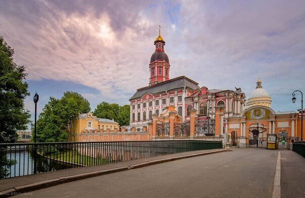 Надвратная Церковь Александро Невской Лавры