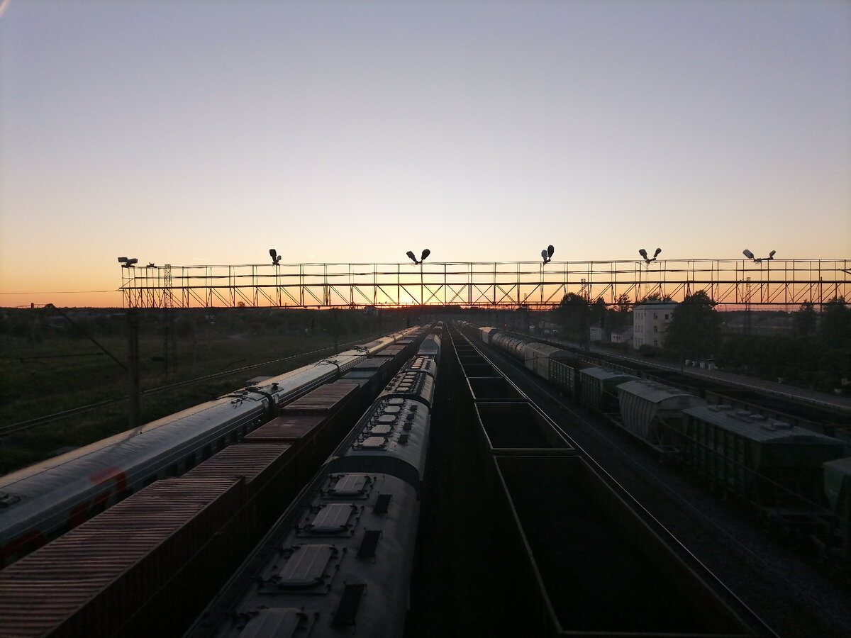 Закат на станции "Дружинино"