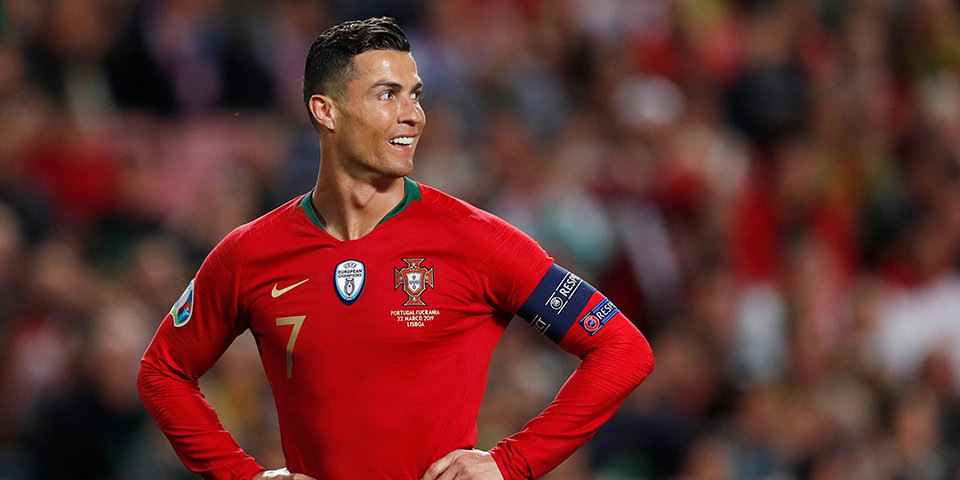 Криштиано Роналду - один из лучших футболистов мира, и игрок сборной Португалии