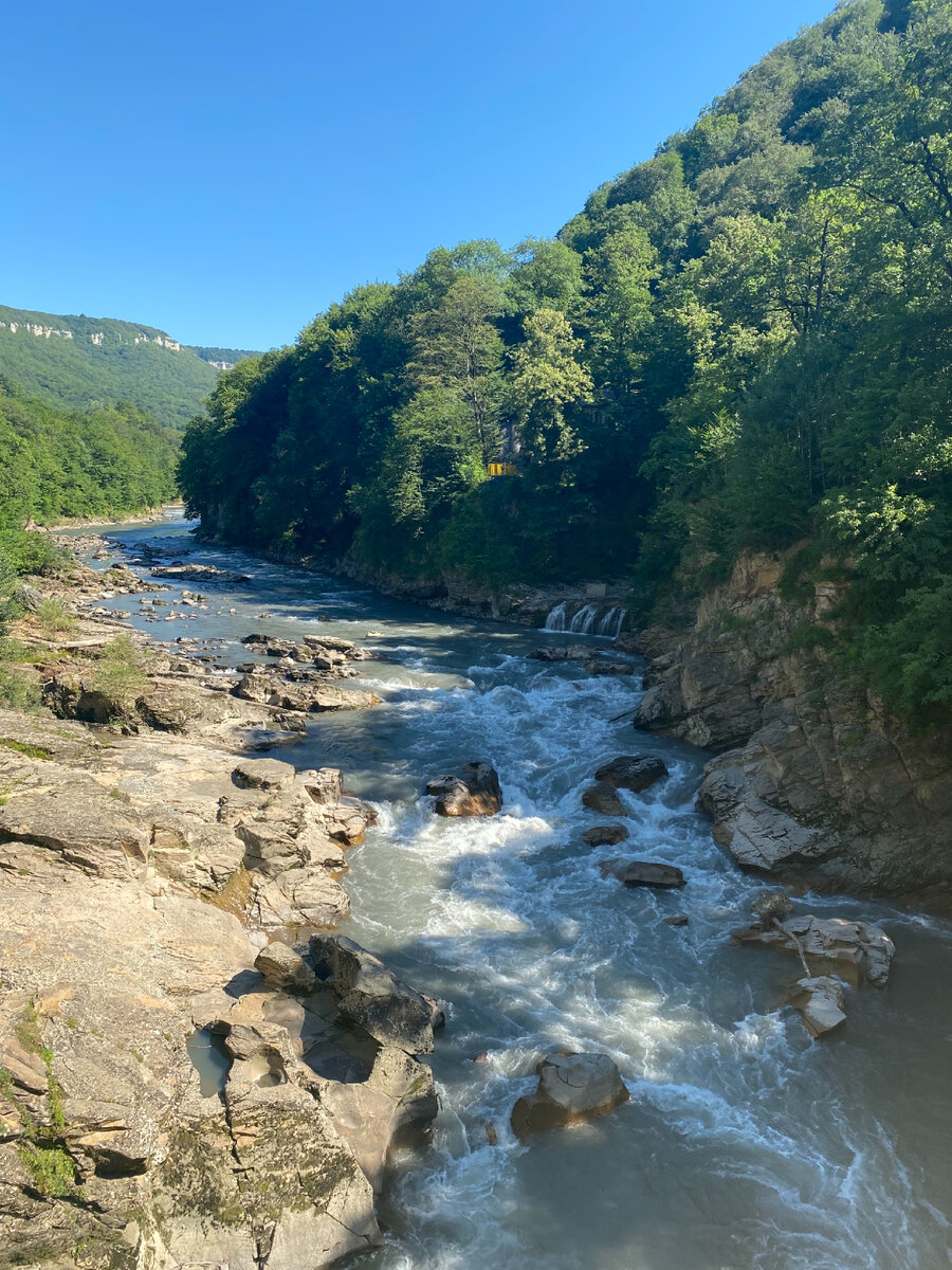 Белая река - вид слева.