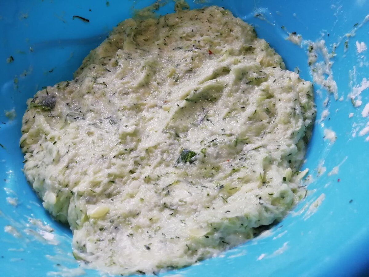 Масса однородная, как у обычных оладушков