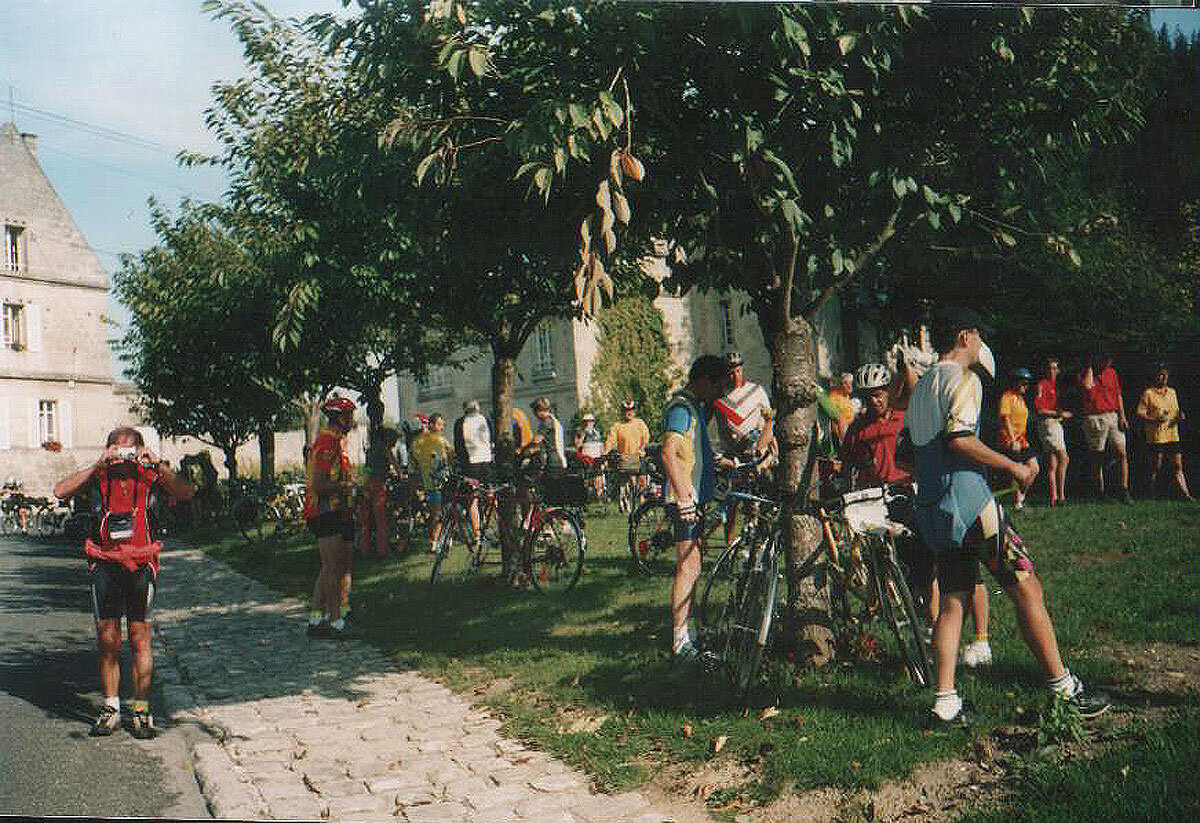 Остановка у очередного кафе в небольшом городке для празднования юбилея