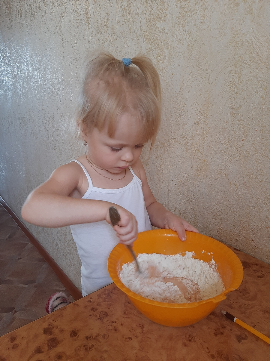 Помощница