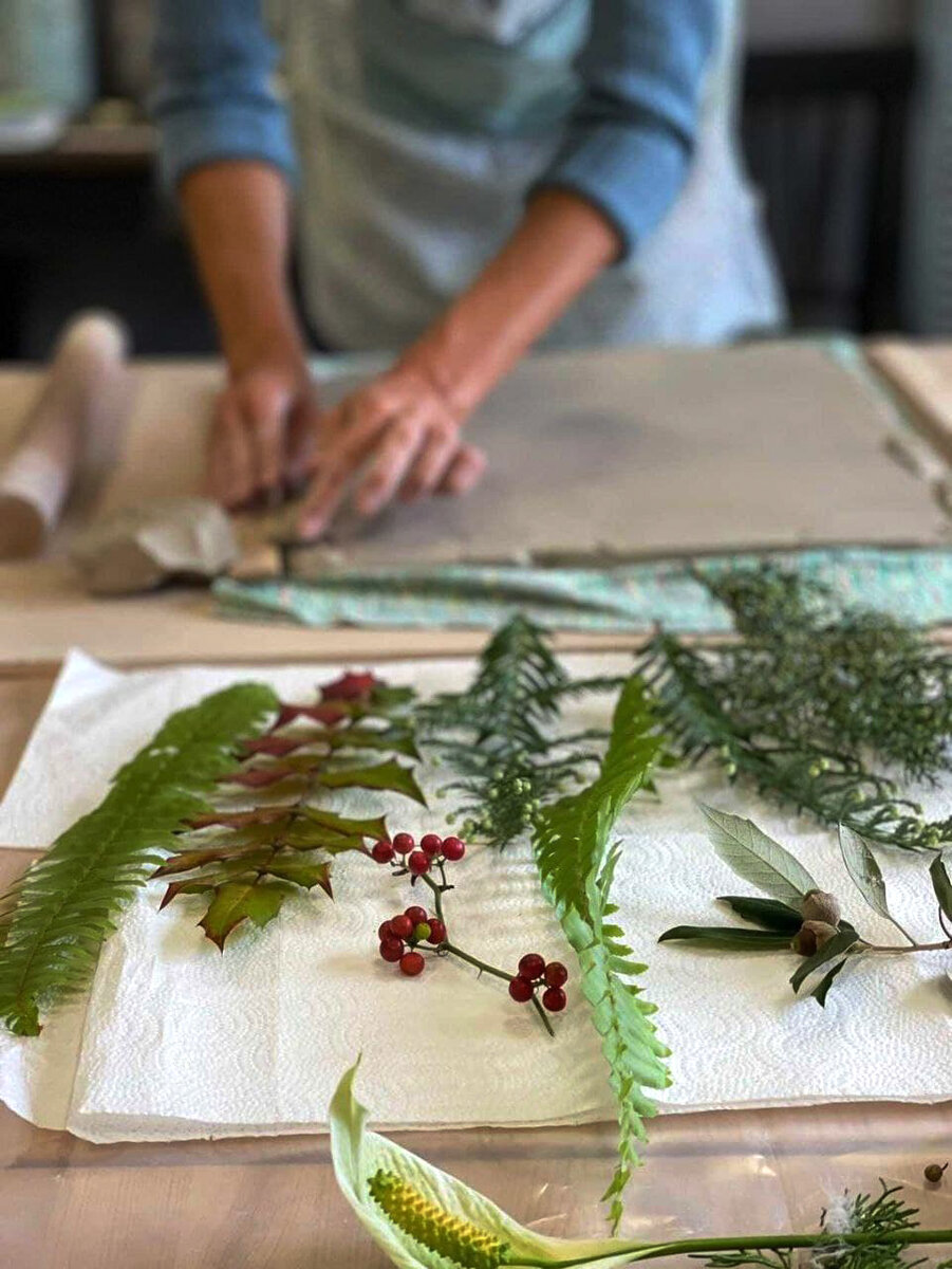 Пласт глиняного "теста" должен иметь размеры и форму законченного изделия. 