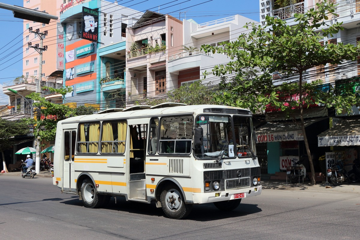 Автобус ПАЗ-3205 в Ханое, фото с сайта фотобус, автор Илья Плеханов