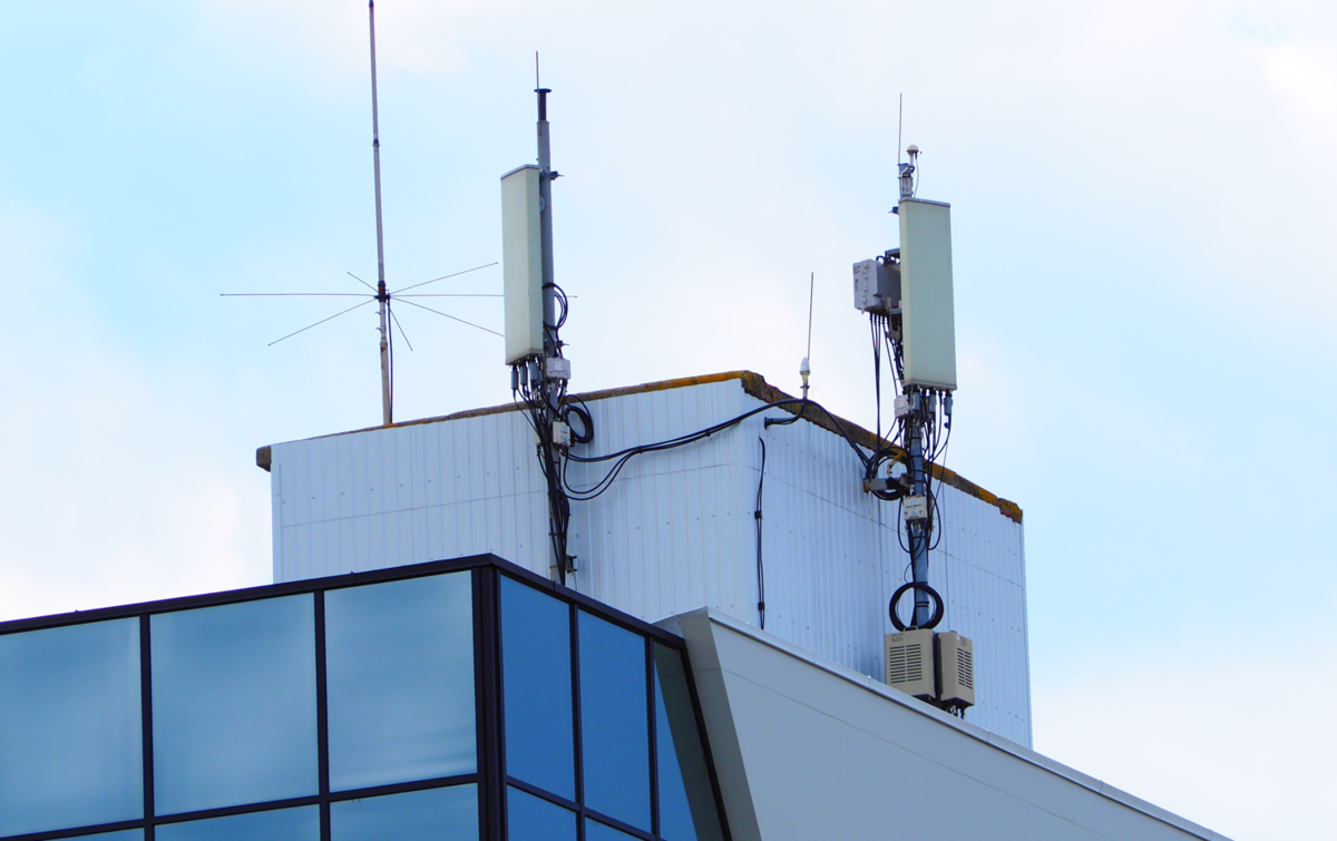 Что такое поляризация сотовой антенны и как она влияет на покрытие?